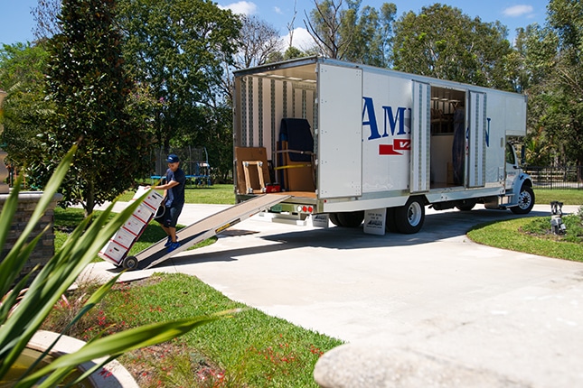 How do you choose a local moving company?